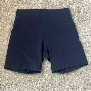 LULULEMON ALIGN BIKER SHORT. BLACK. SIZE 8. 6”